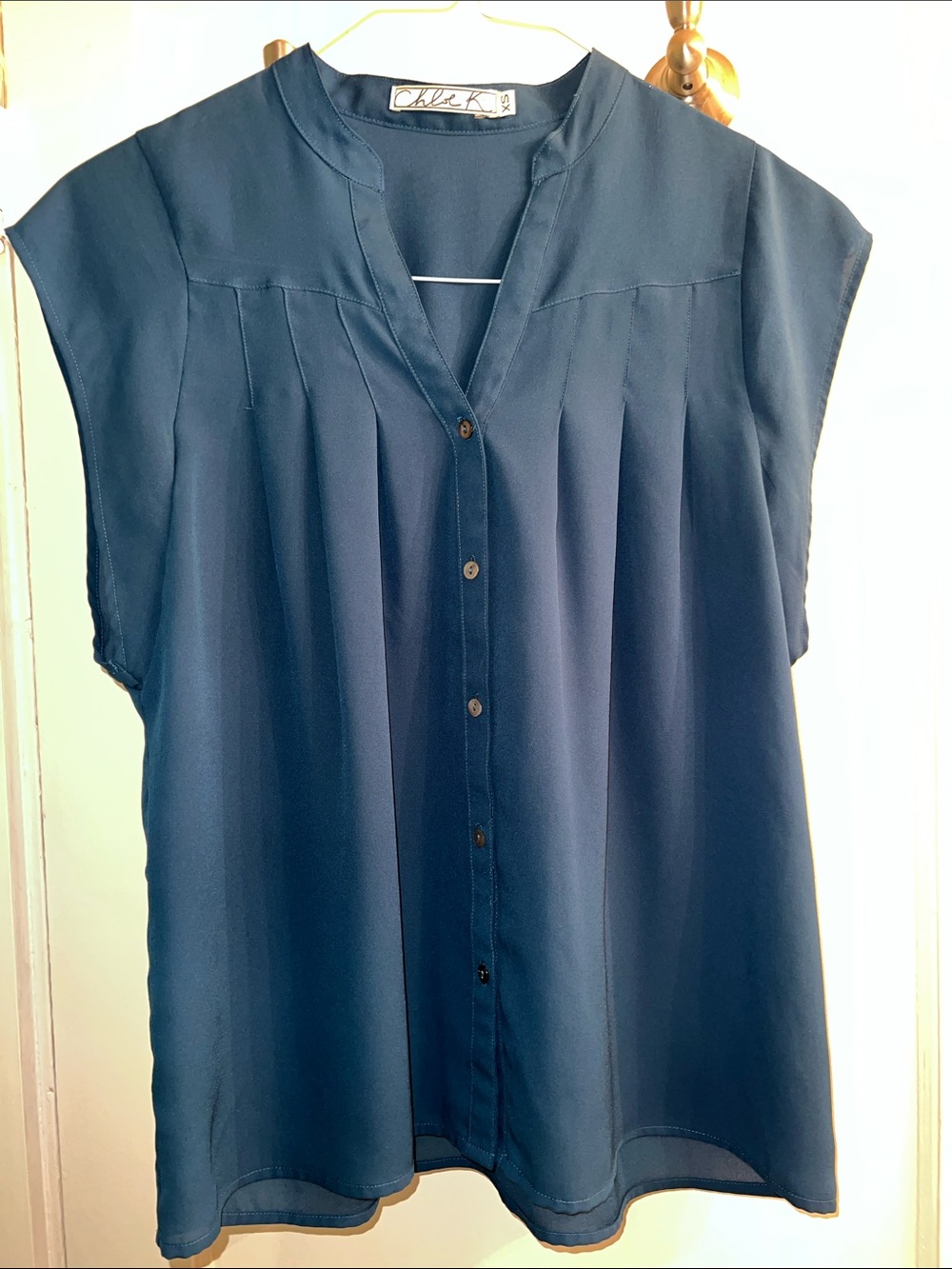Chloe K Teal Button-Front Sleeveless Blouse